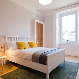 Apartment Historic 1890s Turned Relaxing Retreat, Edinburgh